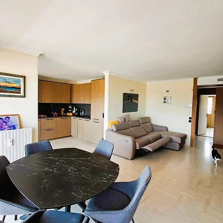 Luxury High Floor, Ac, Pool, Sea, Mountain Views *